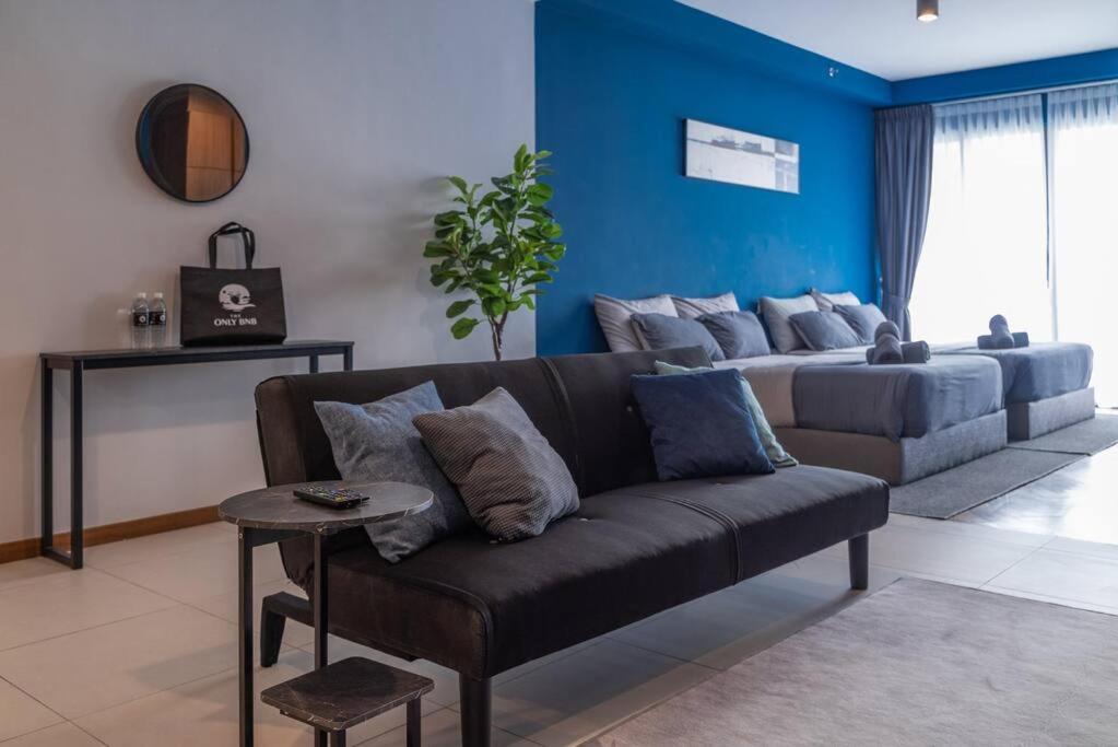 Deluxe Seaview Suite Twin Bed By The Only Bnb Tanjung Tokong Luaran gambar