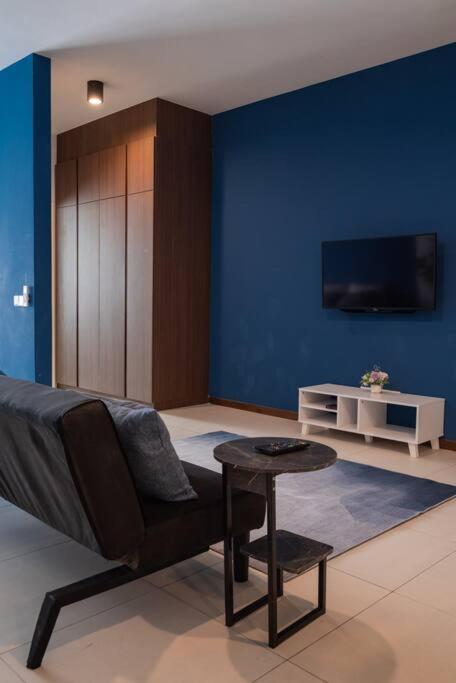 Deluxe Seaview Suite Twin Bed By The Only Bnb Tanjung Tokong Luaran gambar