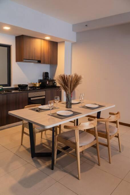 Deluxe Seaview Suite Twin Bed By The Only Bnb Tanjung Tokong Luaran gambar
