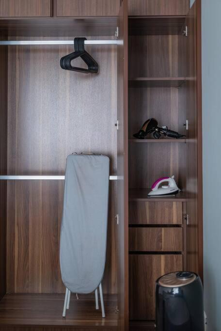 Deluxe Seaview Suite Twin Bed By The Only Bnb Tanjung Tokong Luaran gambar